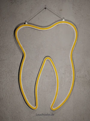 Neonzahn, hängend, orange bei Tag