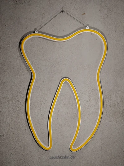 Neonzahn, hängend, orange bei Tag