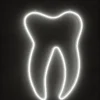 Neonzahn, hängend, weiss