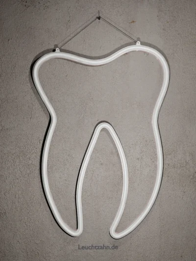 Neonzahn, hängend, weiss bei Tag
